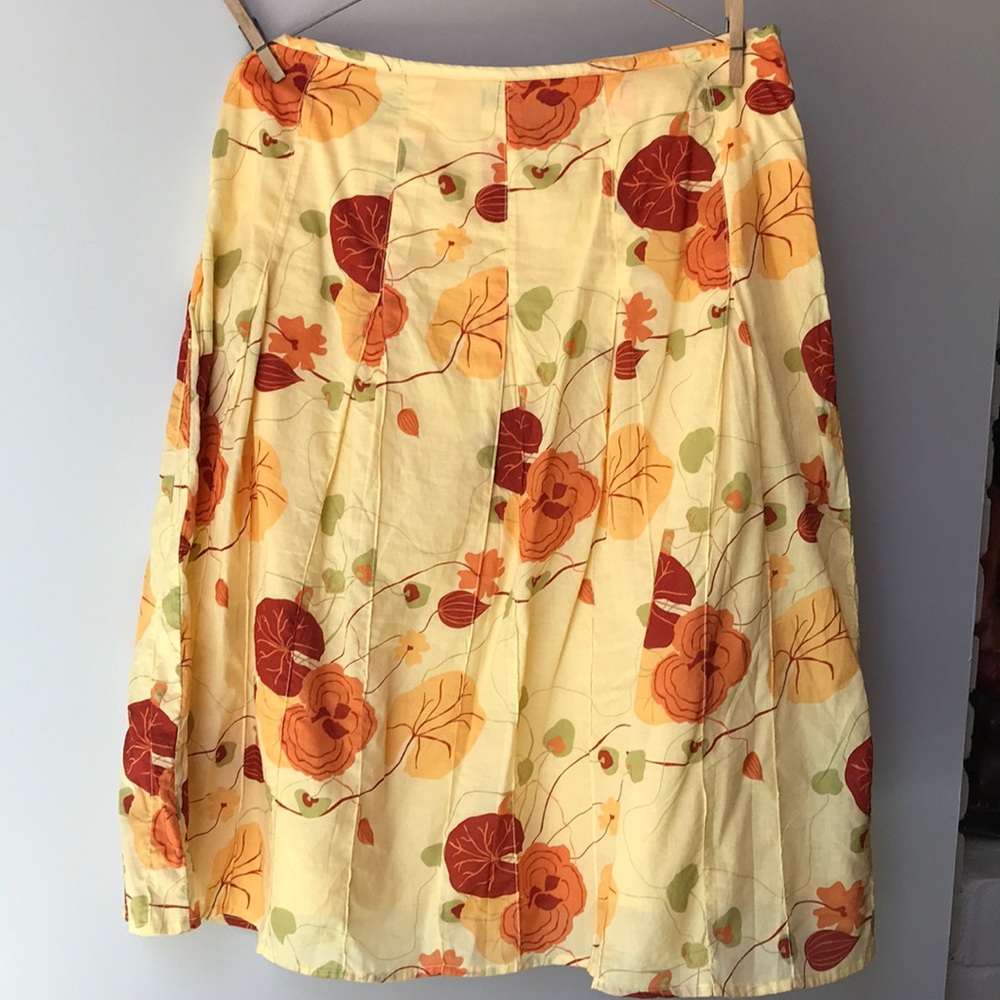 Royal Robbins skirt, yellow w/flowers